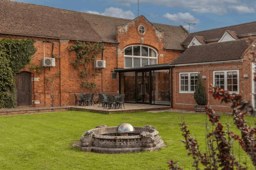Kings Court Hotel main