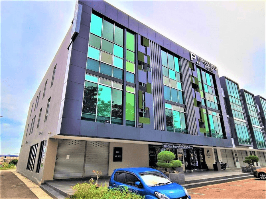 Prestigo Hotel main