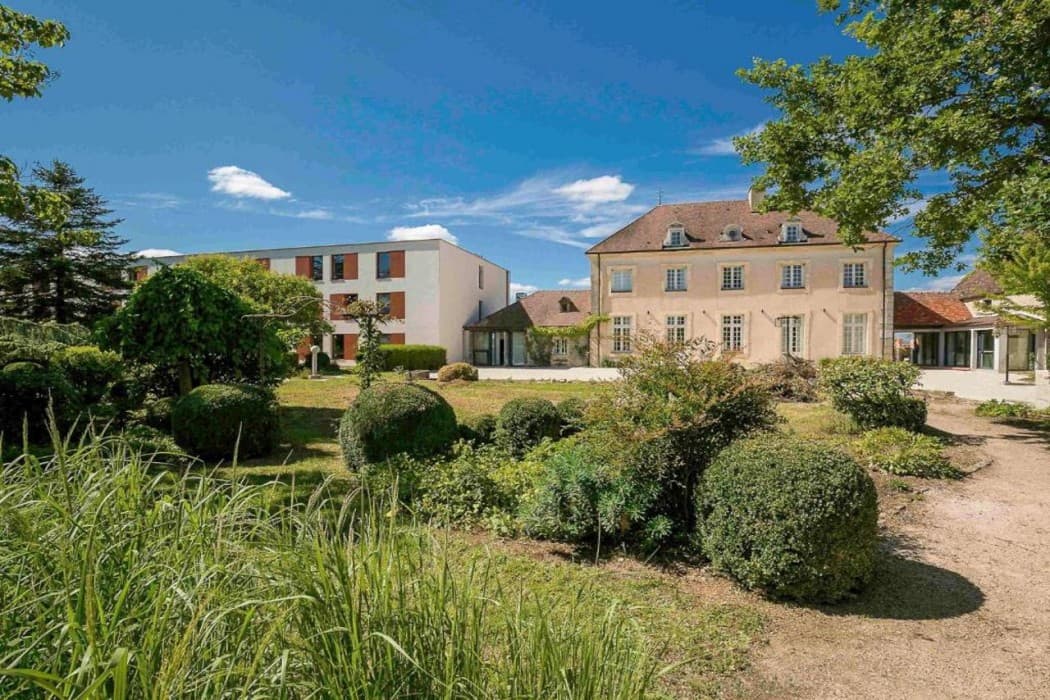 Ibis Styles Dijon Sud Domaine de Beauregard main