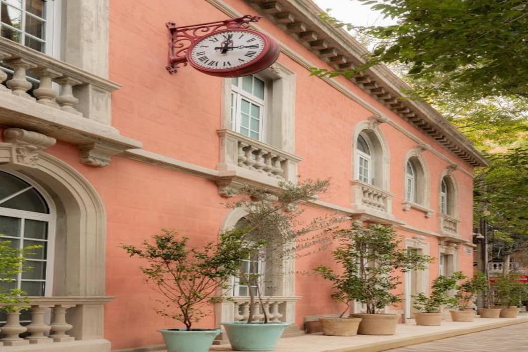 La Casona main