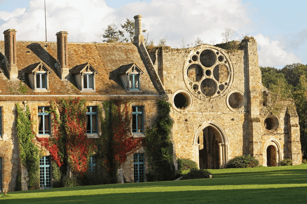 Abbaye des Vaulx-de-Cernay main