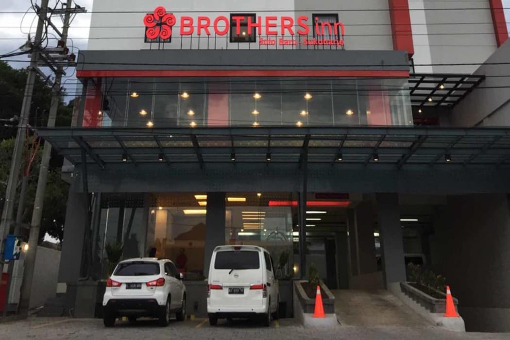 Brothers Inn main