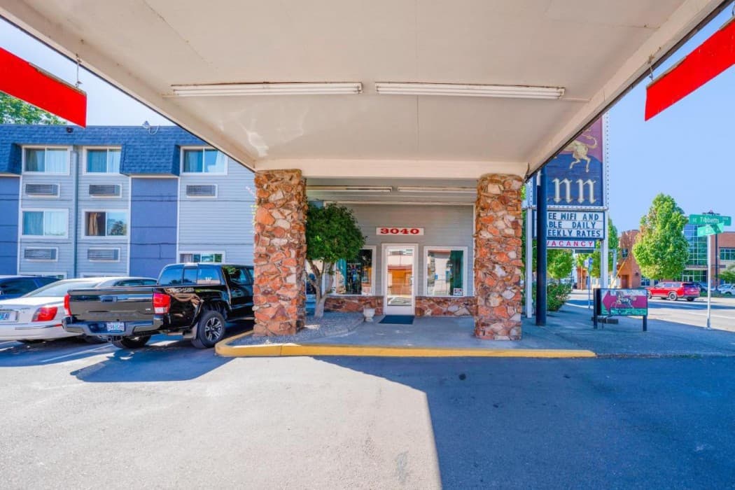 Unicorn Inn by OYO Portland main