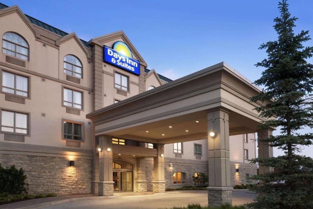 Days Inn & Suites by Wyndham Collingwood main