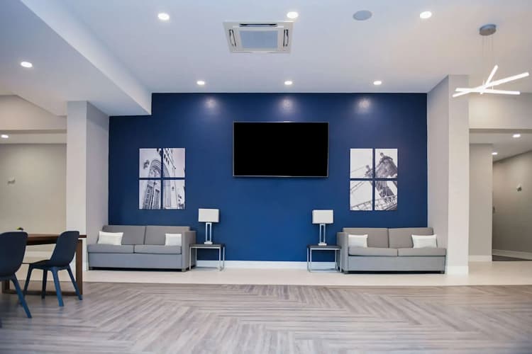 Comfort Suites 4