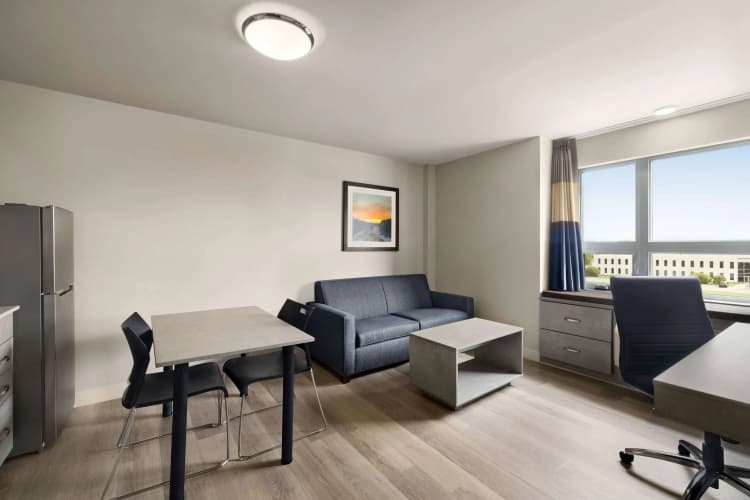 Microtel Inn & Suites Montreal Airport-Dorval 4