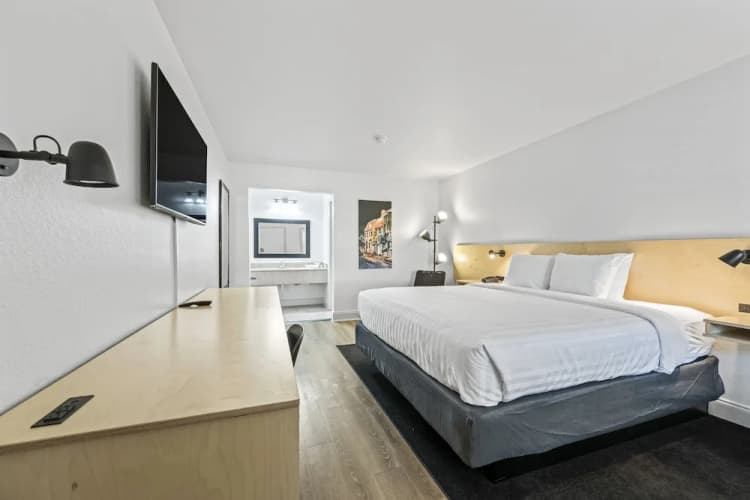 Creekside Lands Inn 2