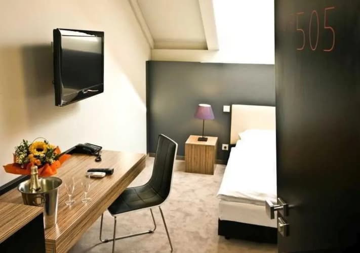 Hotel Noir 4
