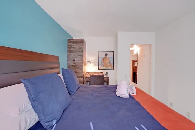 Inndulge -- A Modern Gay Men's Resort 5