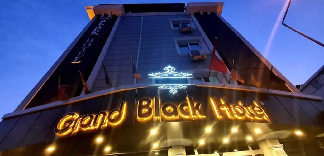 Grand Black Hotel main