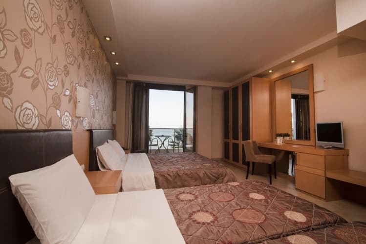 Mistral Seaside Hotel main