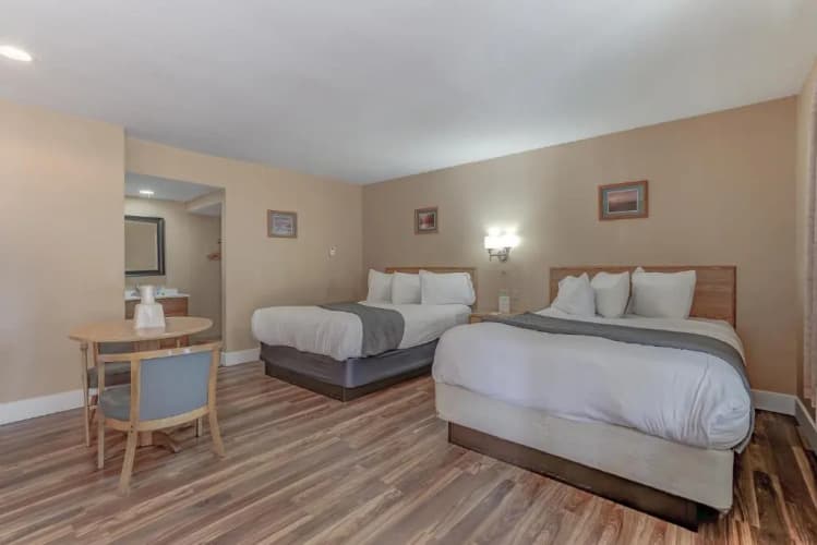 Shasta Pines Motel & Suites 2