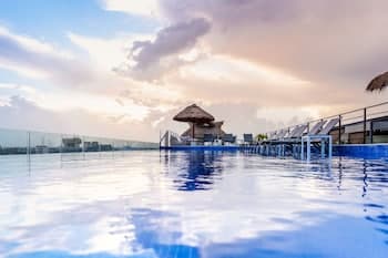 Hotel 52 Playa del Carmen main
