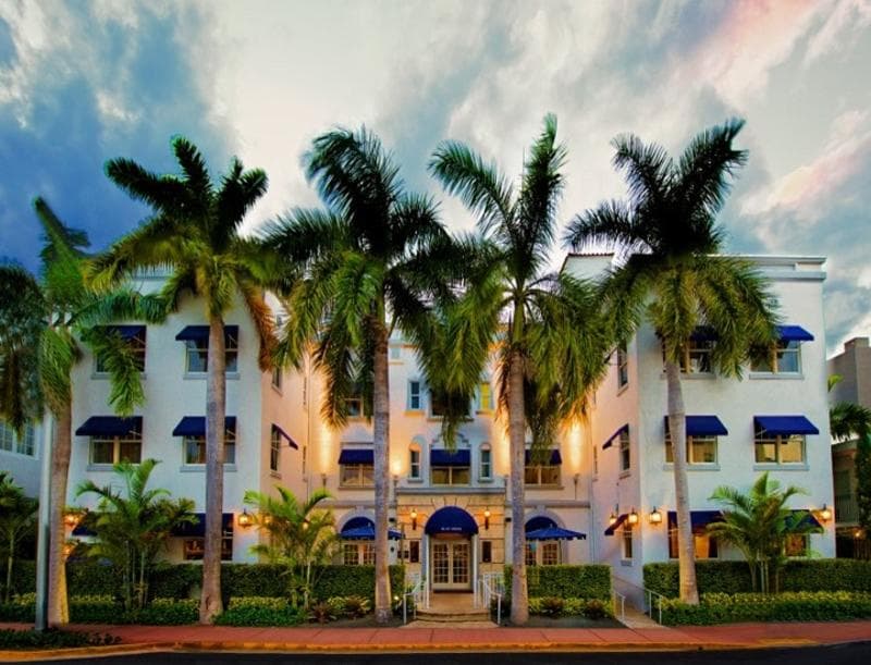 Blue Moon Hotel 4