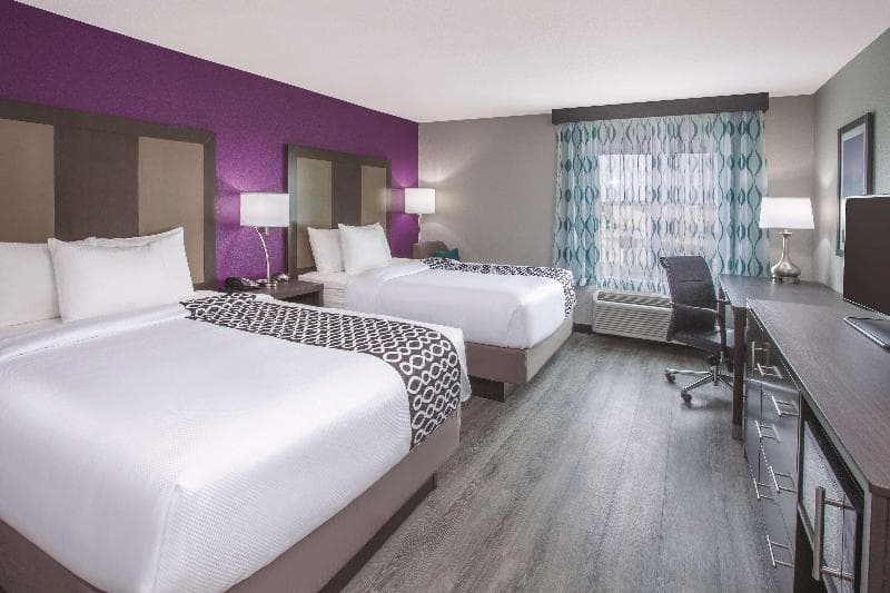 La Quinta Inn & Suites by Wyndham Effingham 4
