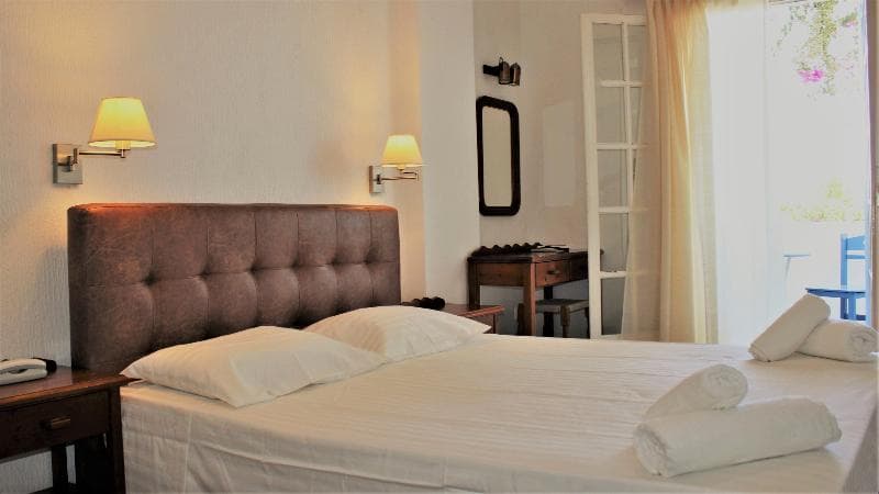 Artemis Santorini 2
