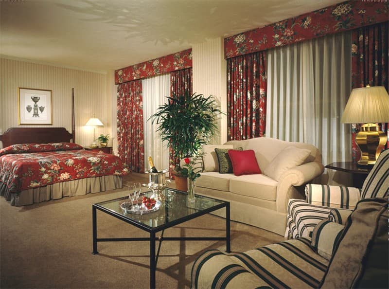Mayflower Park Hotel 4