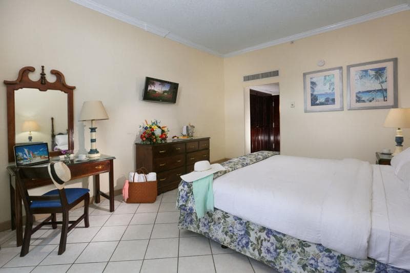 Breezes Resort & Spa Bahamas (Adults Only) 2