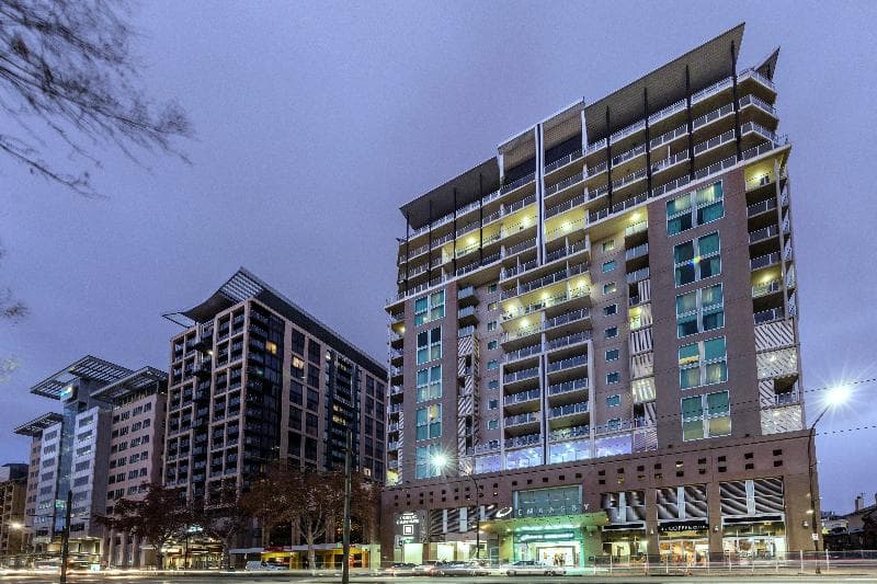 Oaks Adelaide Embassy Suites photo 1