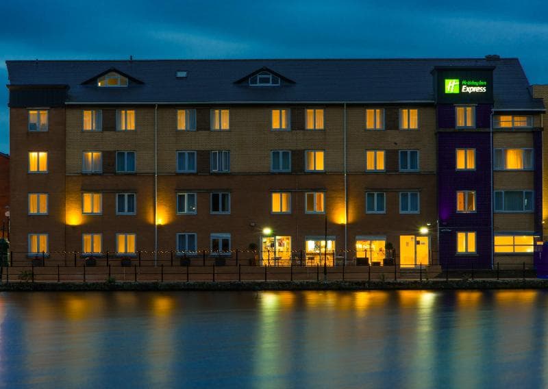 Holiday Inn Express Cardiff Bay photo 1