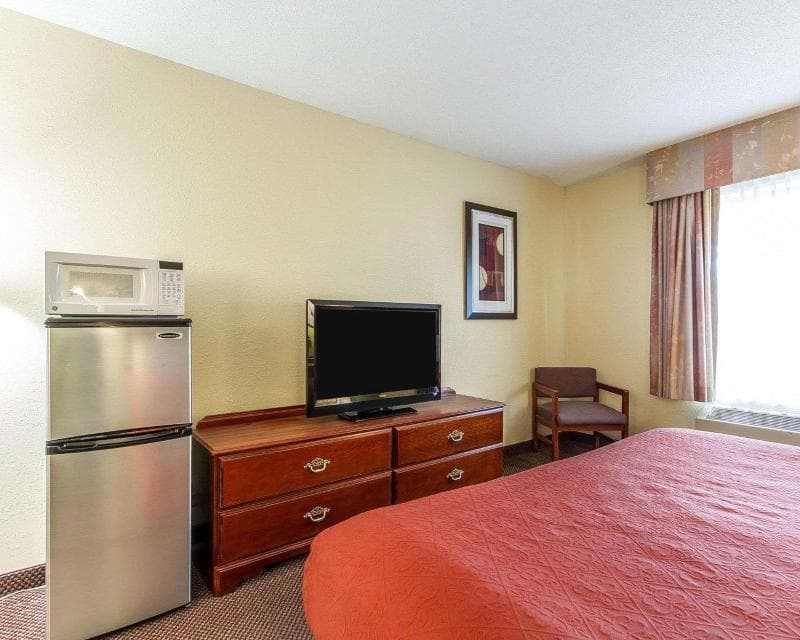 AmericInn by Wyndham Reedsburg 3