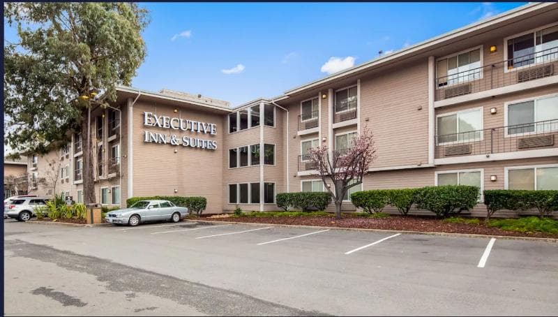 Executive Inn & Suites 3