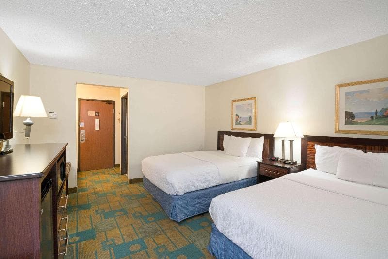 La Quinta Inn & Suites by Wyndham Jackson 3