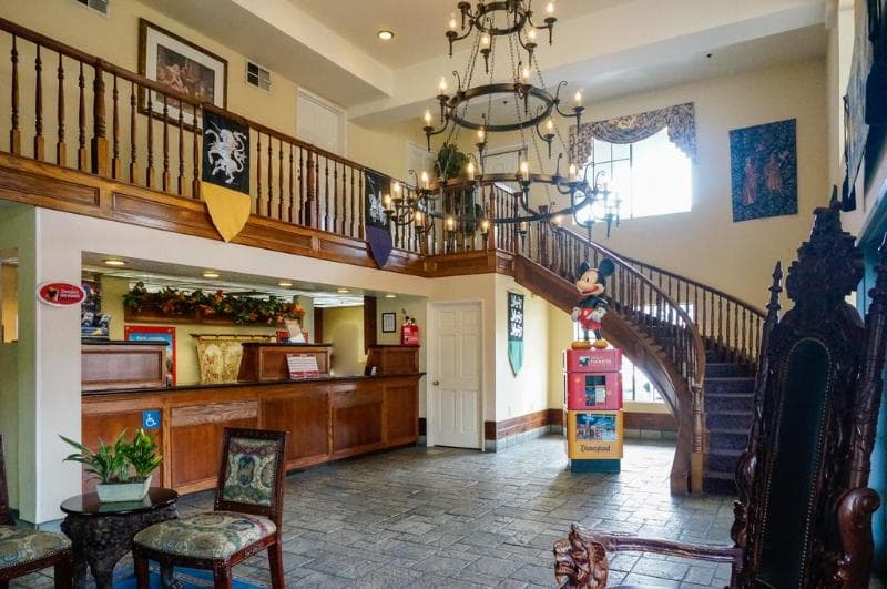 Castle Inn and Suites 3