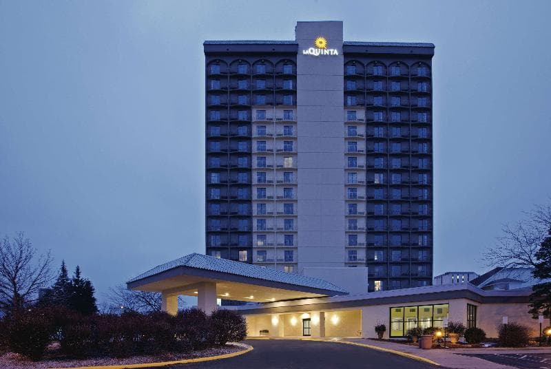 La Quinta Inn & Suites by Wyndham Minneapolis Bloomington W photo 1