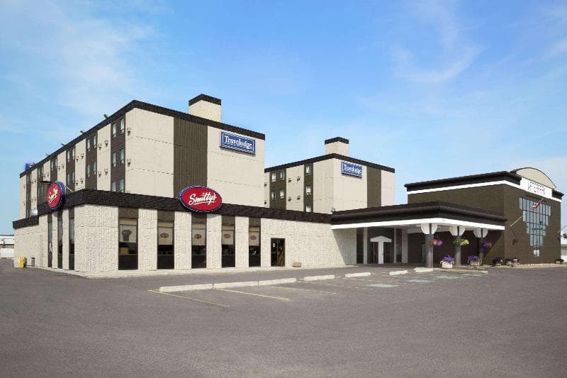 Travelodge by Wyndham Edmonton West photo 1
