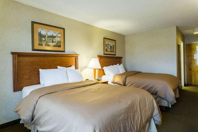 Clarion Inn And Summit Center 3