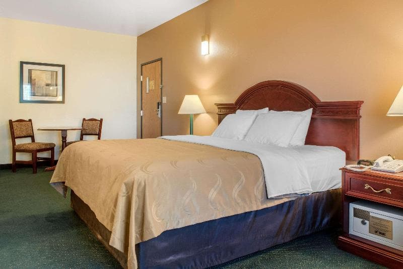 Quality Inn Airport 5