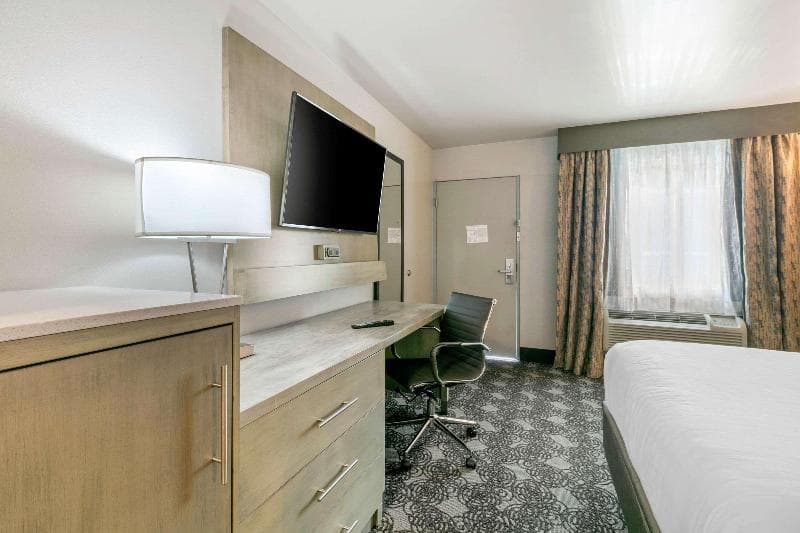 Clarion Inn 5