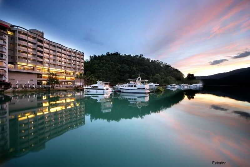 Del Lago main