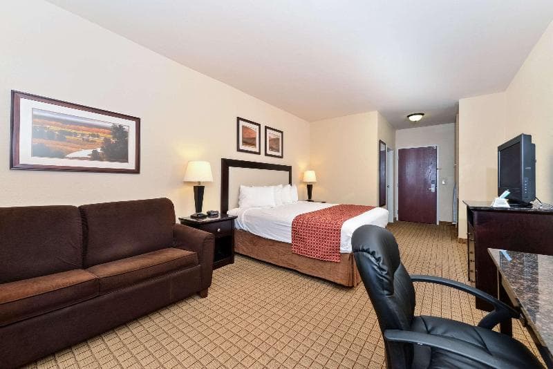 Quality Inn & Suites 5
