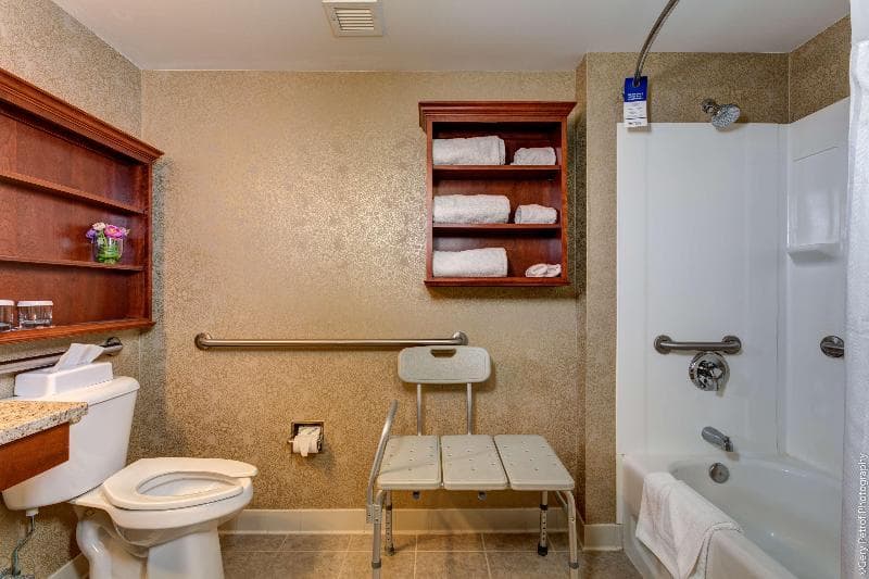 Best Western Plus Lawnfield Inn & Suites 5