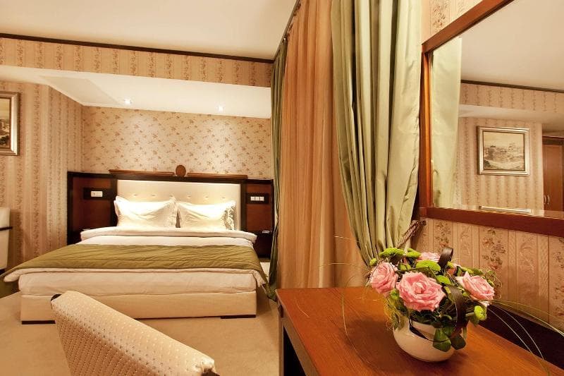 Best Western Plus Bristol Hotel 4
