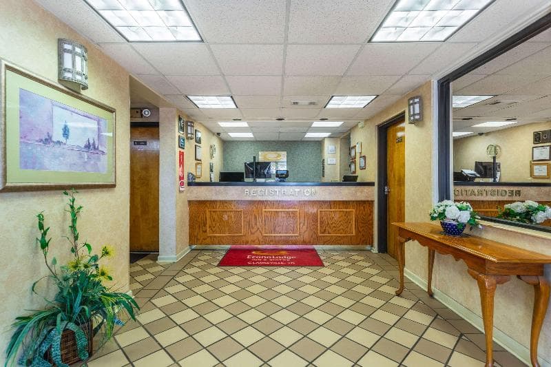 Econo Lodge And Suites Clarksville 5