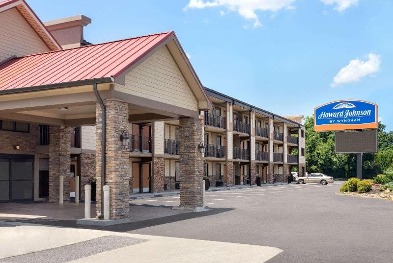 Howard Johnson by Wyndham Pigeon Forge photo 1