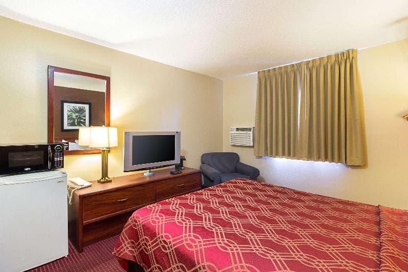 Americas Best Value Inn Fargo photo 1