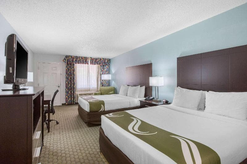 Quality Inn 4