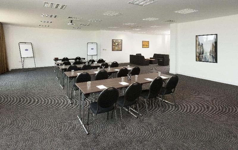 Hampton by Hilton London Luton Airport photo 1