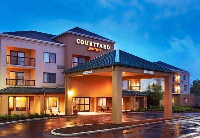 Courtyard Cleveland Airport North photo 1