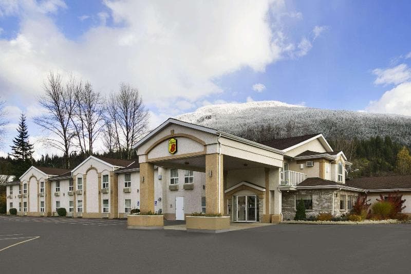 Super 8 by Wyndham Revelstoke photo 1