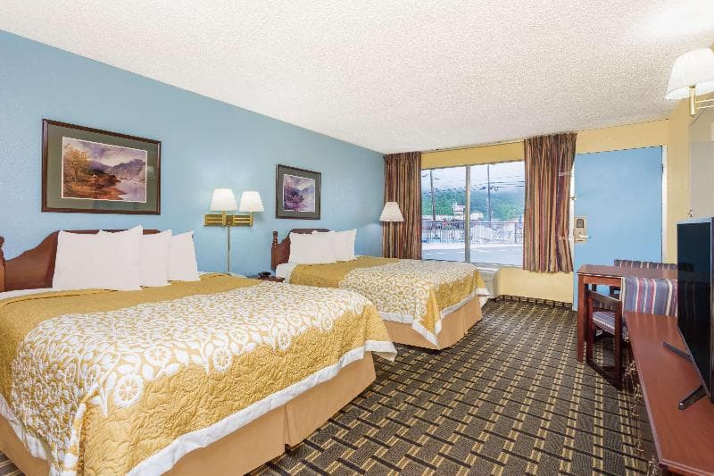 Days Inn by Wyndham Clayton 4