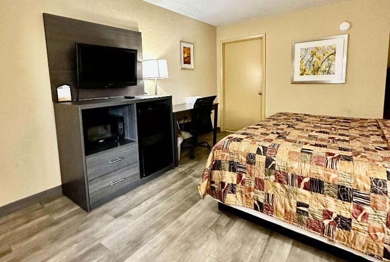 Days Inn by Wyndham Charlotte Northlake 4