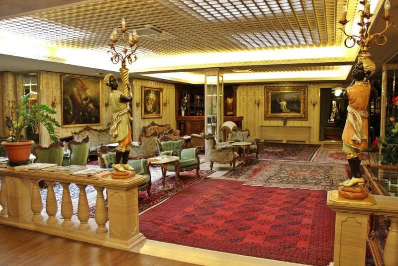 Palais Porcia 3