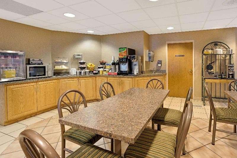 Days Inn By Wyndham Eagan Minnesota Near Mall Of America 5