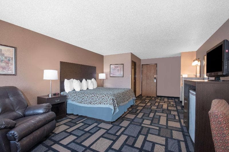 Days Inn By Wyndham Watertown 2