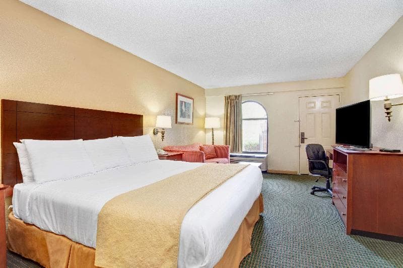 Days Inn & Suites By Wyndham Stockbridge South Atlanta 5